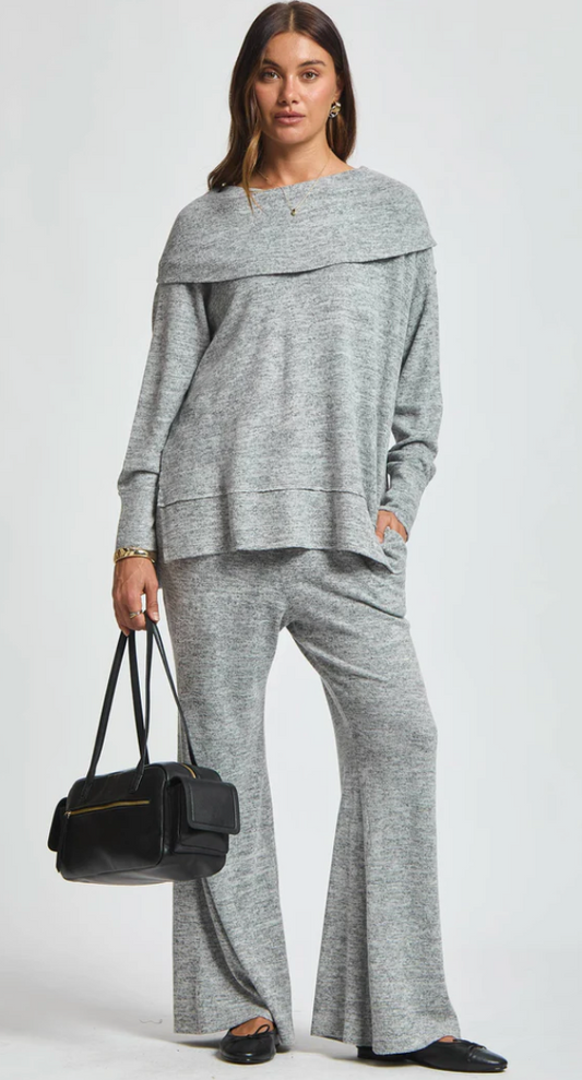 2-Piece Brushed Cashmere Set | Chic Long Sleeve Top & Relaxed Pants
