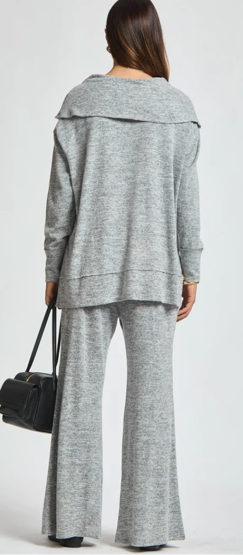 2-Piece Brushed Cashmere Set | Chic Long Sleeve Top & Relaxed Pants
